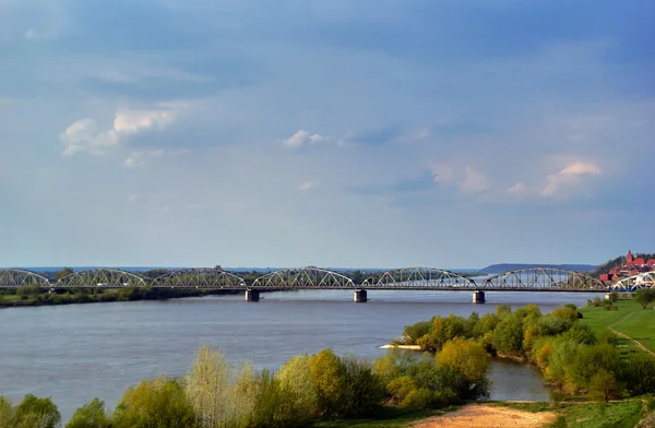 Arched, steel road bridge over the River Vistula in Grudziadz — Stock Photo, Image