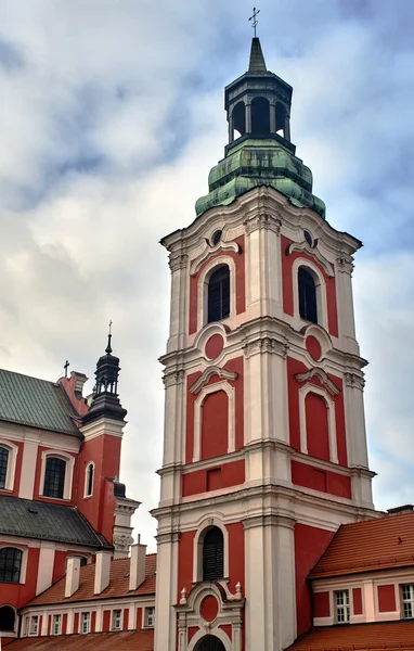 Campanario barroco del antiguo convento de Poznan — Foto de Stock