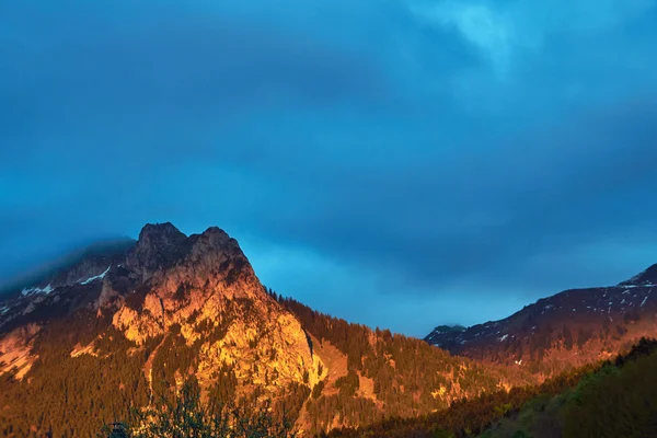 Paisagem montanhosa nos Alpes no Savoie francês — Fotografia de Stock