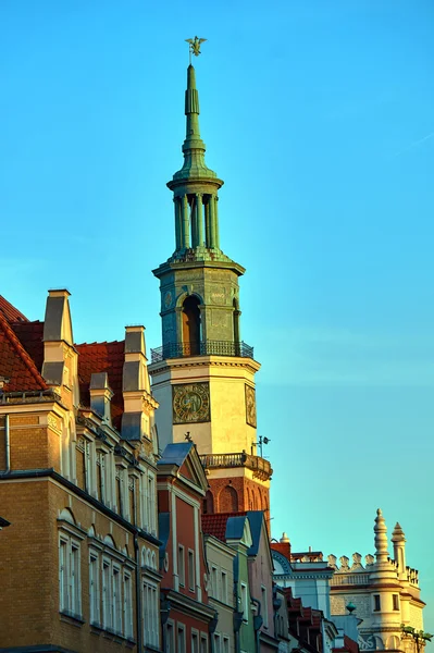 La torre del ayuntamiento renacentista de Poznan — Foto de Stock