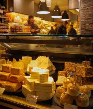 Farklı peynir parçalarını