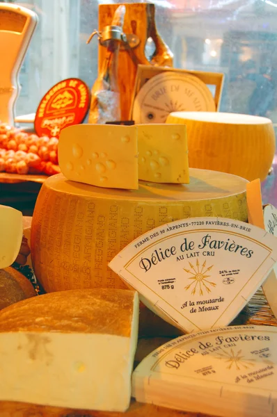 Morceaux de fromages différents — Photo