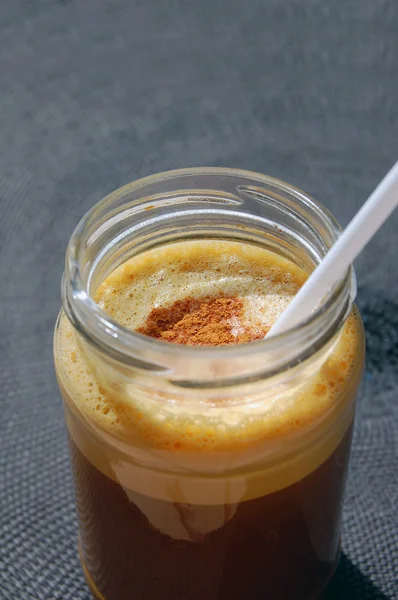 Cinnamon spiced latte with turmeric in jar — Stock Photo, Image