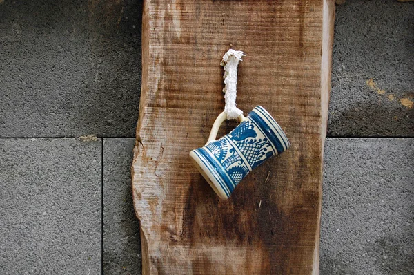 Tasse en céramique bleue poterie artisanale hongroise — Photo