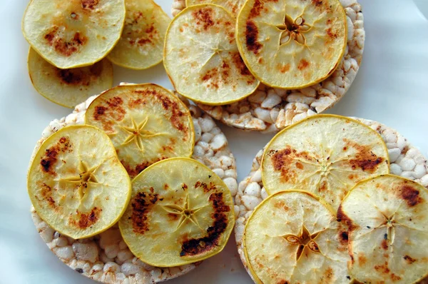 Healthy food, rice crackers with baked apples chips — Stock Photo, Image