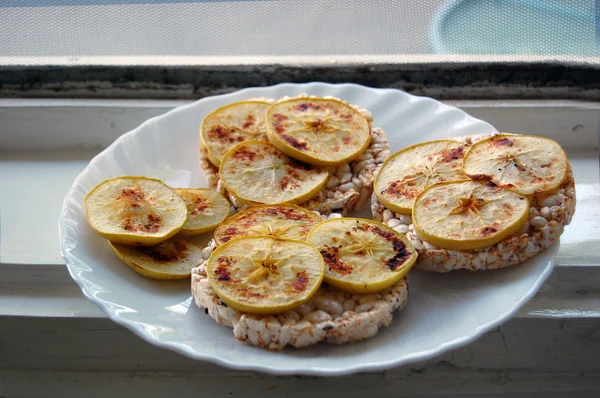 Healthy food, rice crackers with baked apples chips — Stock Photo, Image