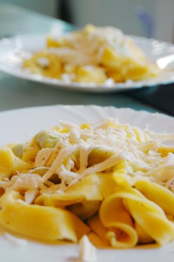 Ispanak ve ricotta dolu mantı