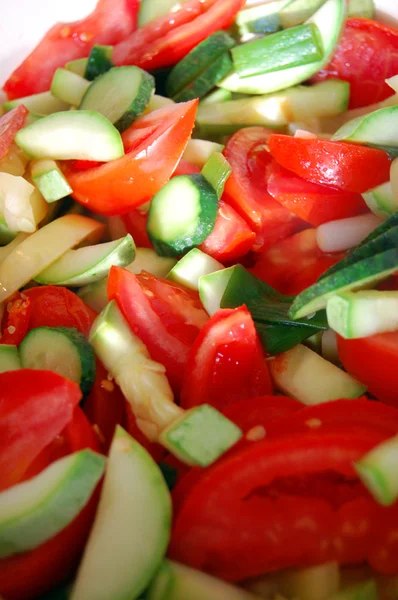 Primer plano de las verduras frescas de temporada picadas — Foto de Stock