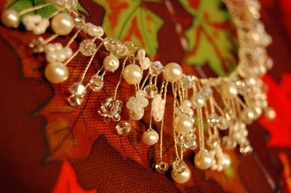 Primer plano de hermoso collar de perlas — Foto de Stock