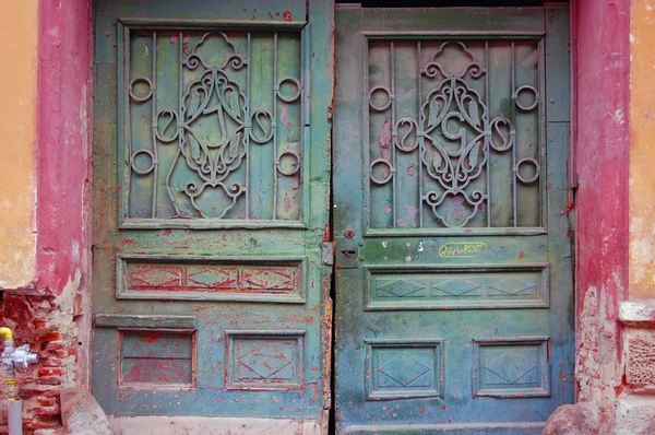 Detalj av vacker gammal dörr — Stockfoto