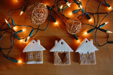 Süsler ve gingerbread çerezleri Noel arka plan