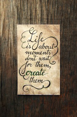 Antika arka plan ile Motivasyona Quotes