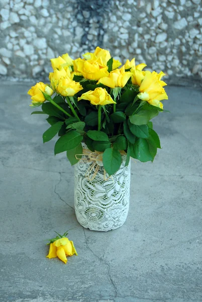 Strauß gelber Rosen — Stockfoto