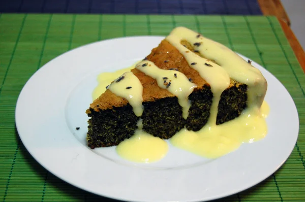 Homemade cake with poppy seeds and lemon sauce - sweet food — Stock Photo, Image