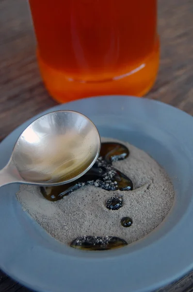 Cosmetic clay in a ceramic bowl with honey. — Stock Photo, Image