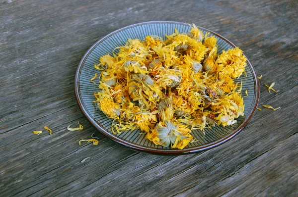 Dried marigold on wooden table — Stock fotografie