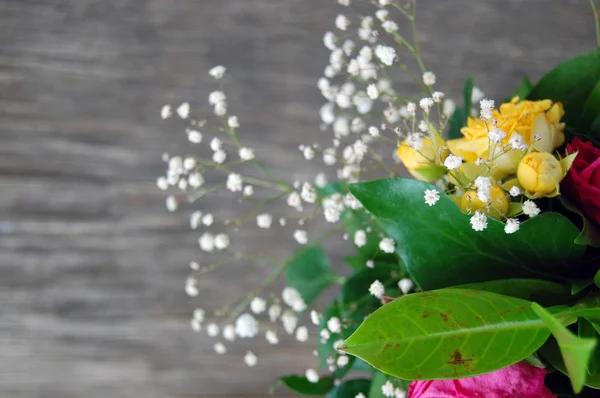 Strauß bunter Blumen zum Geburtstag — Stockfoto