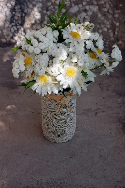 Spring bouquet of white daisies — Stock Photo, Image