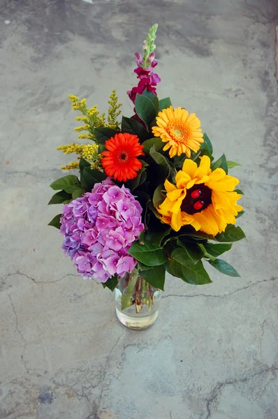 Beautiful bouquet of flowers — Stock Photo, Image