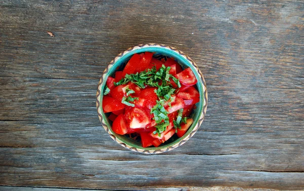 Fresh tomato salad with basil — Stock Photo, Image