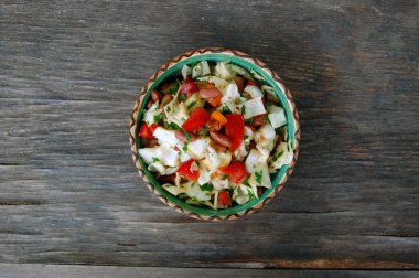Taze domates ve lahana salatası