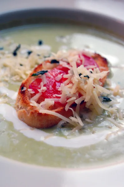 Primer plano de sopa de guisantes verdes — Foto de Stock