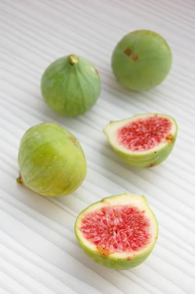 Färsk frukt bakgrund med fikon — Stockfoto