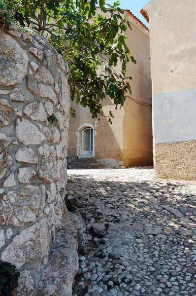 Rua com edifícios e janelas . — Fotografia de Stock