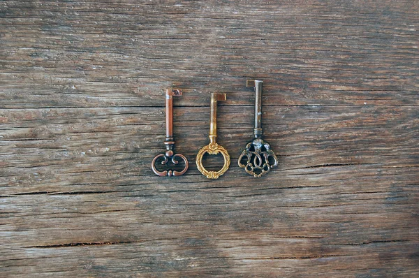 Oude vintage sleutels — Stockfoto