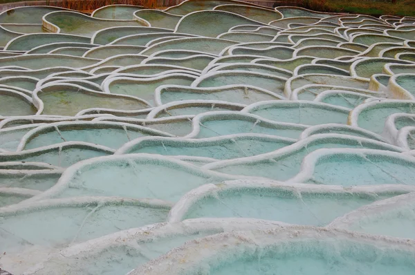 Paisagem da natureza com cúpula de sal e nevoeiro pela manhã — Fotografia de Stock