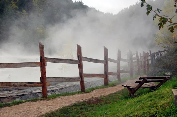 Sabah sis ile doğa manzara — Stok fotoğraf