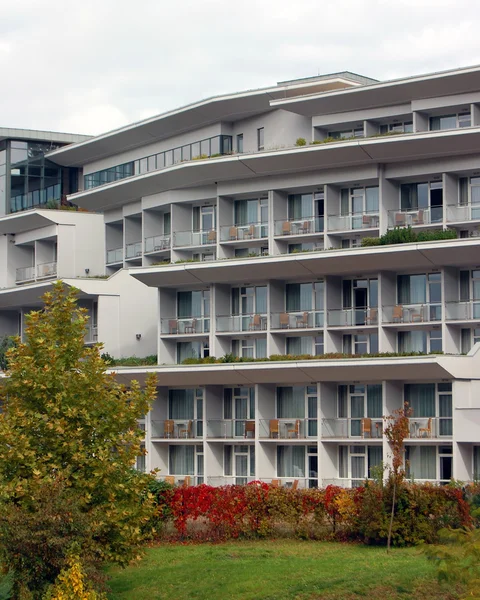 Facade of white contemporary hotel — Stock Photo, Image