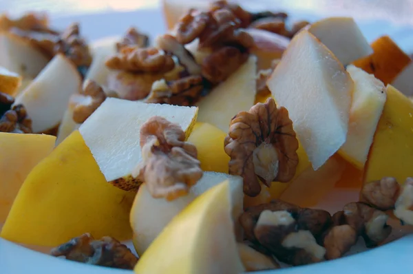 Dieta, salada de frutas saudáveis em tigela — Fotografia de Stock