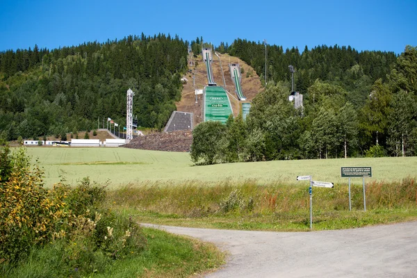 LILLEHAMMER, NORUEGA - 21 de JULHO de 2013: Ga Olímpico de Inverno abandonado — Fotografia de Stock