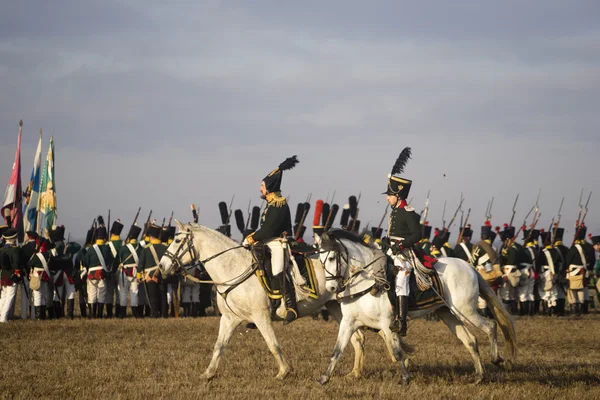 Los fanáticos de la historia en trajes militares recrean la Batalla de los Tres Emperadores —  Fotos de Stock