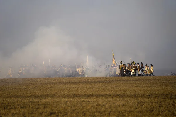 Milovníci historie ve vojenských kostýmech Austerlitz — Stock fotografie