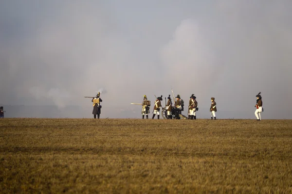 Шанувальникам історії у військових костюми під Аустерліцом — стокове фото