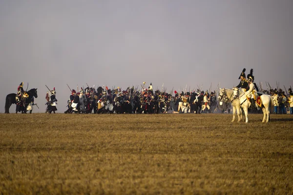 Geschiedenis fans in militaire kostuums Austerlitz — Stockfoto