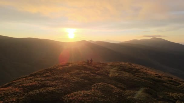 People Mountain Top Meet First Rays Rising Sun — Stock Video