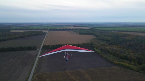 Imágenes Raras Aviones Tripulados Persiguiendo Alas Ala Delta Real — Vídeo de stock