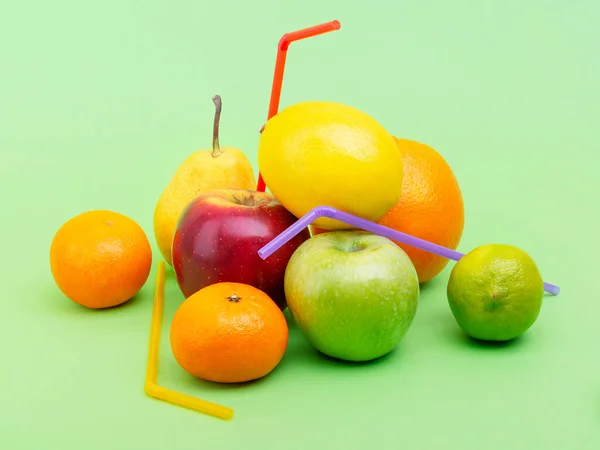 Montón Frutas Frescas Con Paja Para Beber Para Hacer Jugo —  Fotos de Stock