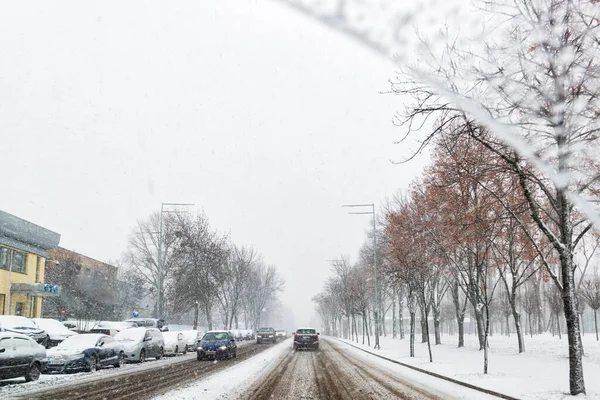 Kiev Oekraïne December 2020 Rijden Tijdens Zware Sneeuwval Gevaar Weg — Stockfoto