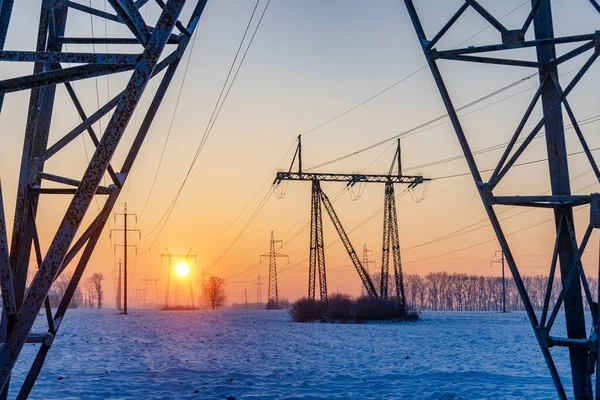 Líneas Eléctricas Fría Mañana Invierno Paisaje Industrial Falta Energía Invierno Imagen de stock