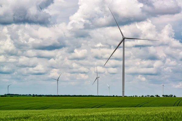 Windkraftanlage Mit Turbinen Einem Weizenfeld — Stockfoto