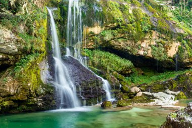 Julian Alps, Slovenya 'da Güzel Şelale Virjesi
