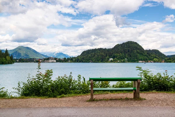 Lavička Odpočinku Břehu Jezera Bled Slovinsku — Stock fotografie