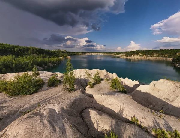 Бирюзовое Озеро Летом Живописный Летний Пейзаж — стоковое фото