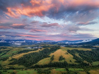 Karpatya dağlarında fırtınalı hava