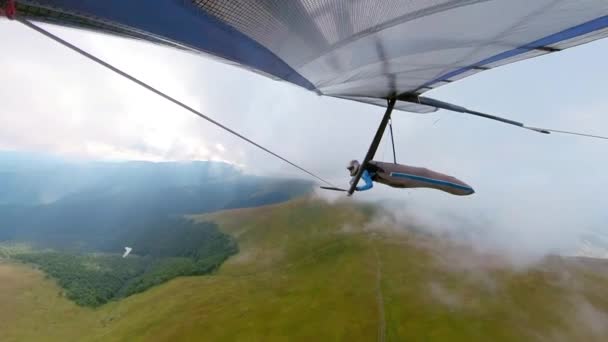 Olahraga Ekstrem Terbang Melayang Tinggi Pegunungan — Stok Video
