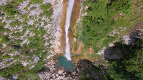 Faller Med Vattenfall Socadalens Natursköna Natur Slovenien — Stockvideo